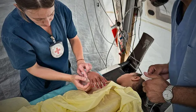 ICRC phsyiotherapist, Rieke Hayes, with a patient at the Red Cross Field Hospital in Rafah