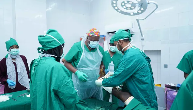 ICRC Surgical team operating on one of the war wounded in Atbara hospital