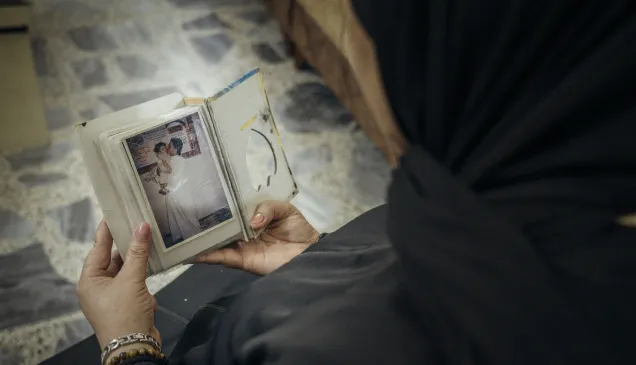 Hala from Anbar, holding the picture of her missing loved one.
