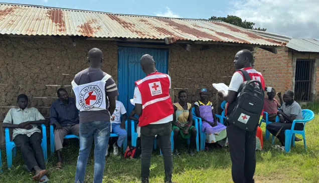 ICRC and South Sudan Red Cross workers on community awareness raising session on sexual violence and stigma. s s ra 