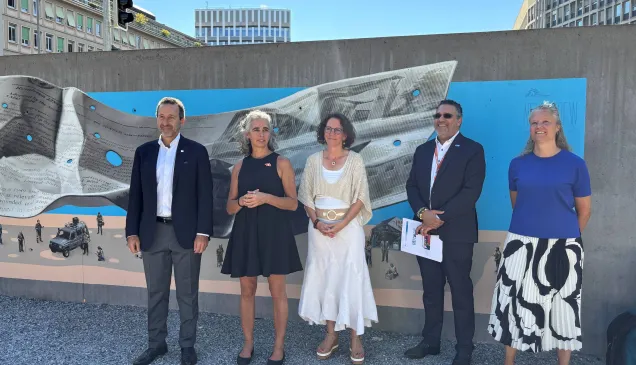 Standing in front of the new mural by Swiss artist duo NEVERCREW, located in front of Geneva University Hospitals (HUG): (R-L) Robert Mardini, Director-General of HUG; Micaela Serafini, President of MSF Switzerland; Yasmine Praz, Director of Operations, ICRC; Altaf Musani, Director, Humanitarian and Disaster Management, WHO; Beatrice Ferrari, Director of International Affairs for the Canton of Geneva