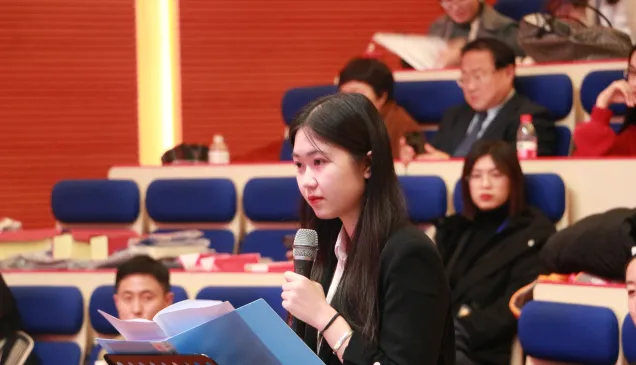 杨洁曾于2020年作为中山大学代表队成员参加第十四届IHL模拟法庭，为学校夺得亚军并荣获决赛最佳辩手称号。毕业后，她加入了红十字国际委员会总部数据保护办公室。