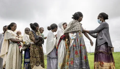 Tigray. An ICRC staff screens conflict affected children and woman for malnutrition. 