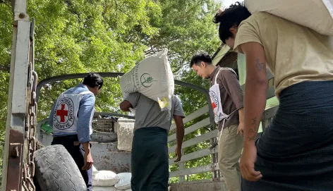 ICRC staff oversees the distribution of agricultural supplies in Myanmar.