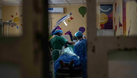 Des équipes chirurgicales débordées