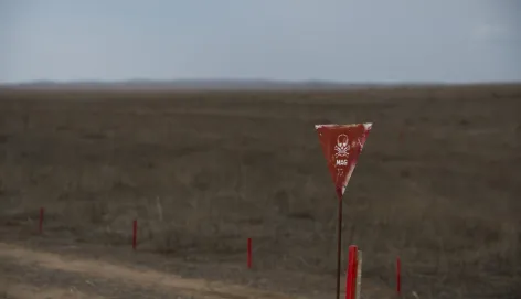 Cartel que señaliza la presencia de minas antipersonal.