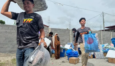 Conflict-affected people in Maguindanao del Sur received household items and hygiene kits.jpg