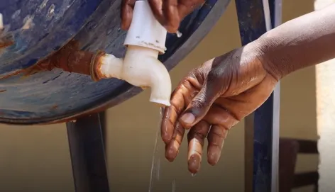 disinfecting-hands-and-feet_cholera-treatment-centre-in-Gedaref-State