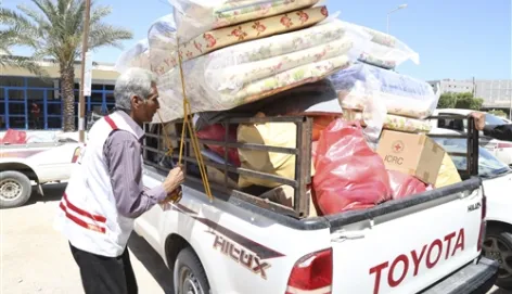 Misrata, ICRC sub-delegation warehouse. A staff from the Libyan Red Crescent is preparing an ICRC essential household items distribution for people displaced from Sirte.