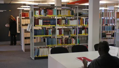 Geneva, ICRC headquarters: Library and research service.