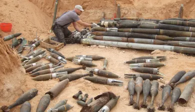 ICRC clearance team leader prepares unexploded devices for demolition. Copyright ICRC