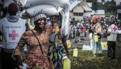 ICRC_North Kivu province, Nyiragongo territory, Kanyaruchinya. The ICRC organises a food distributionfor the displaced people_Photo: WANDIMOYI, Alain