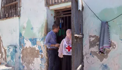 ICRC delegates talking in a doorway