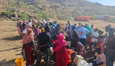 People in Port Sudan with ICRC staff