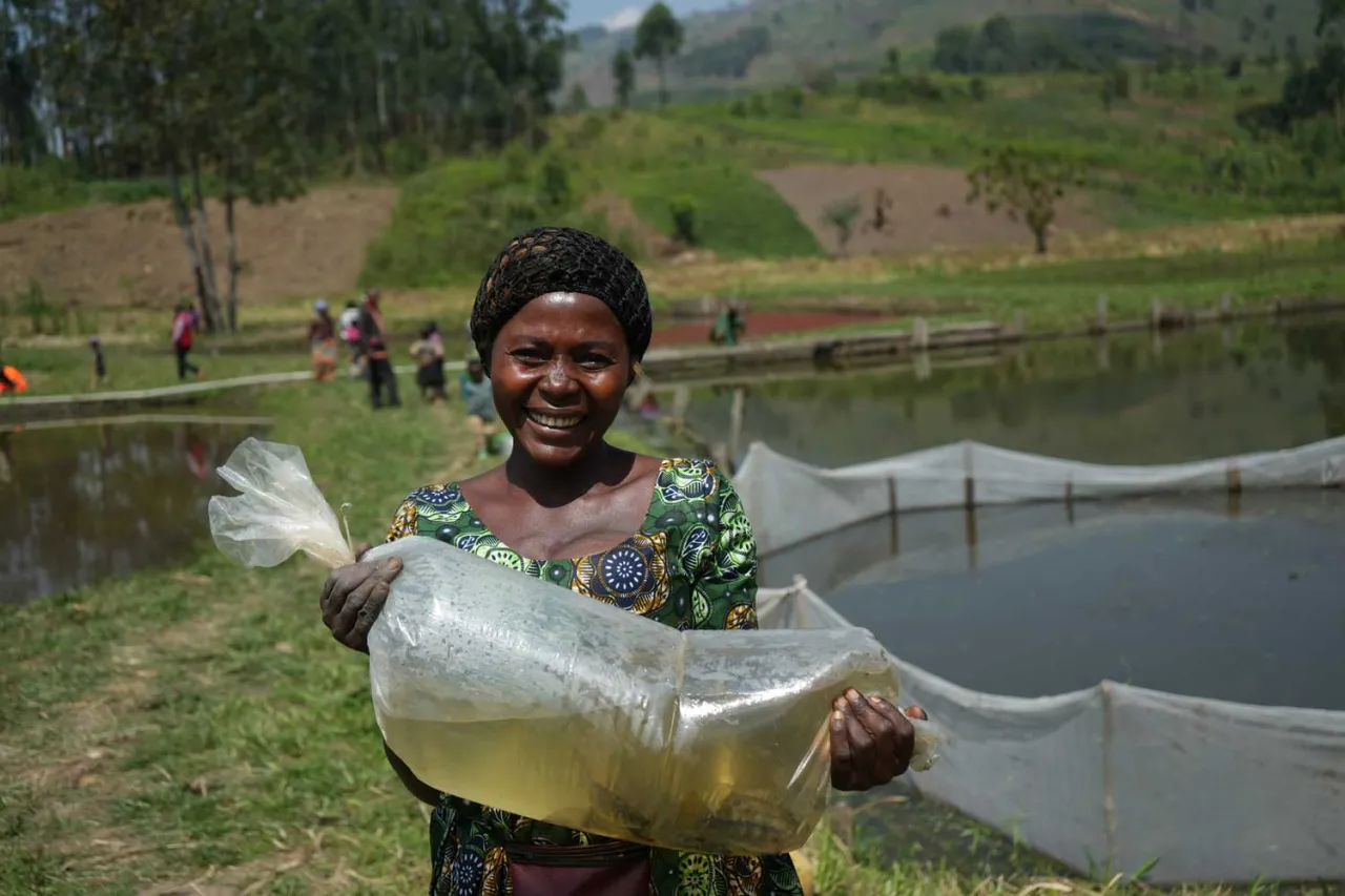 Humanity in action fish farm ICRC team helps people in conflict