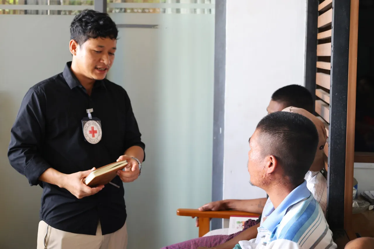 Through the Safe Return Home program, the ICRC team in Myanmar helps released detainees return home safely and with dignity.