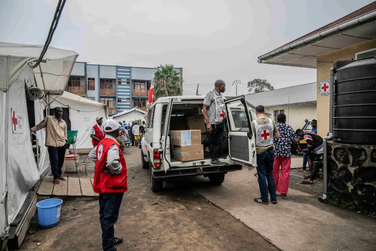 ICRC staff unload a batch of medicines.