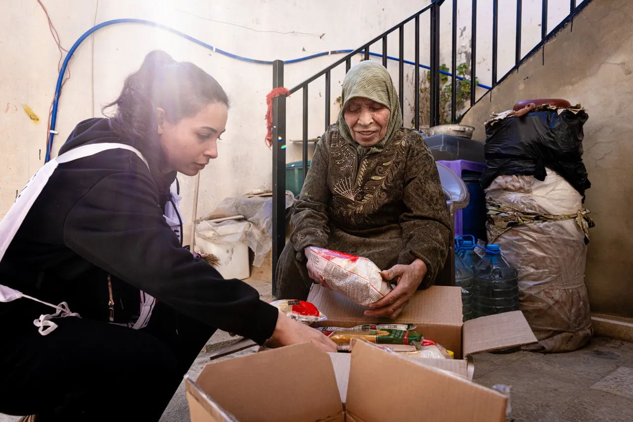 Lebanon, 2024. At a Palestinian refugee camp in Baalbek, we distribute food, blankets and hygiene products to the people living there, to help them cover their immediate needs. A. Synenko/ICRC