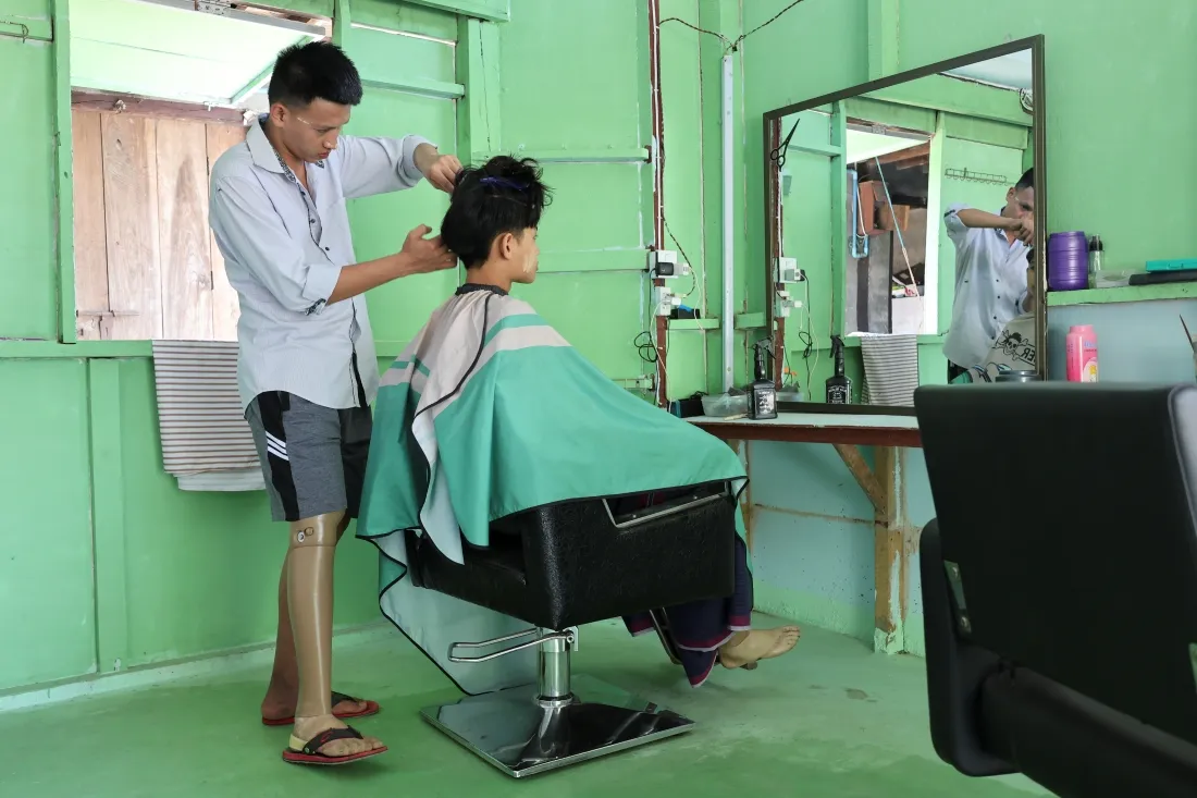 ICRC Hair dresser in Myanmar