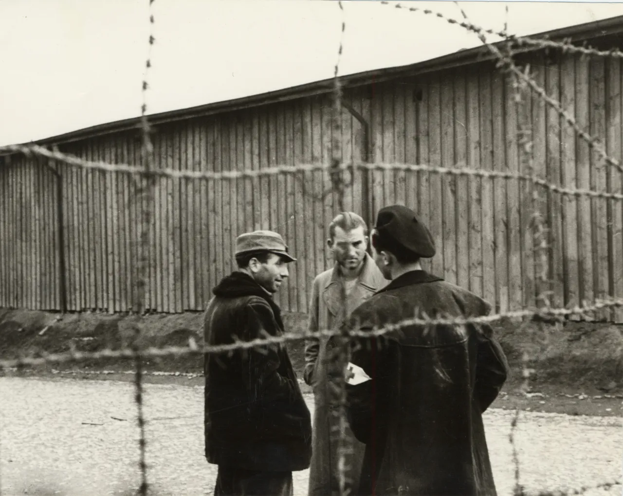 Alemania. Segunda Guerra Mundial 1939-1945.  Visita de delegado del CICR a un campo de prisioneros de guerra. 