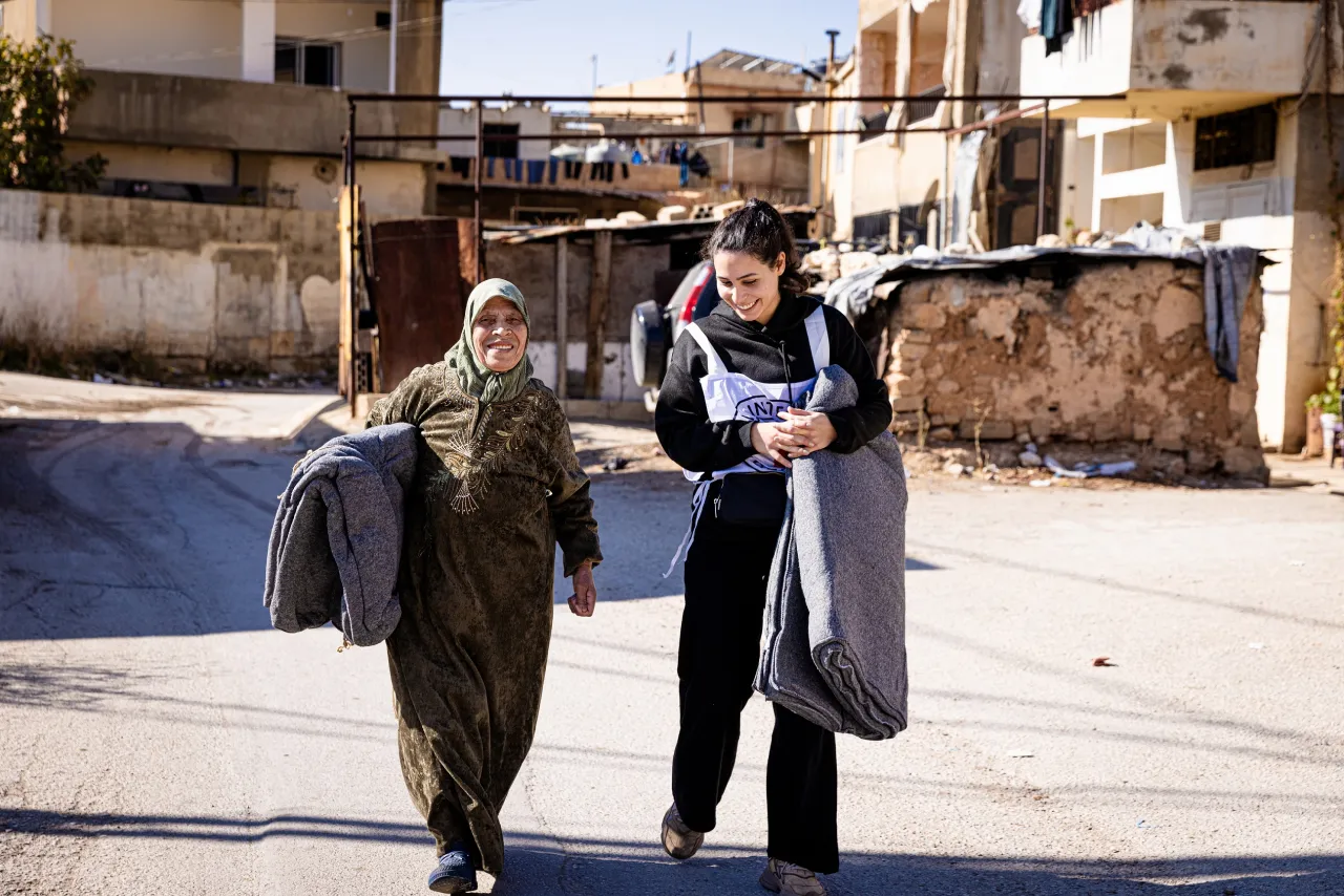 Ecosec distribution in a Palestinian camp in Baalbek of hygiene kits, food parcels and blankets.