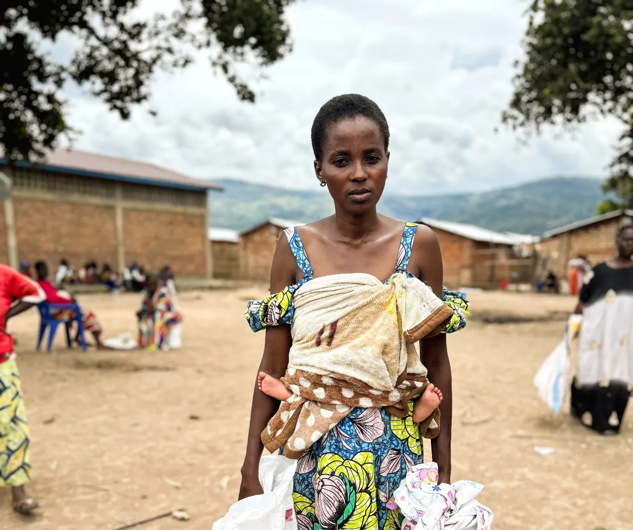 Adèle Muhindo : « Je n’ai aucune nouvelle de mon mari et en même temps je suis confrontée à des difficultés économiques. Les conditions de vie dans le camp sont précaires. »