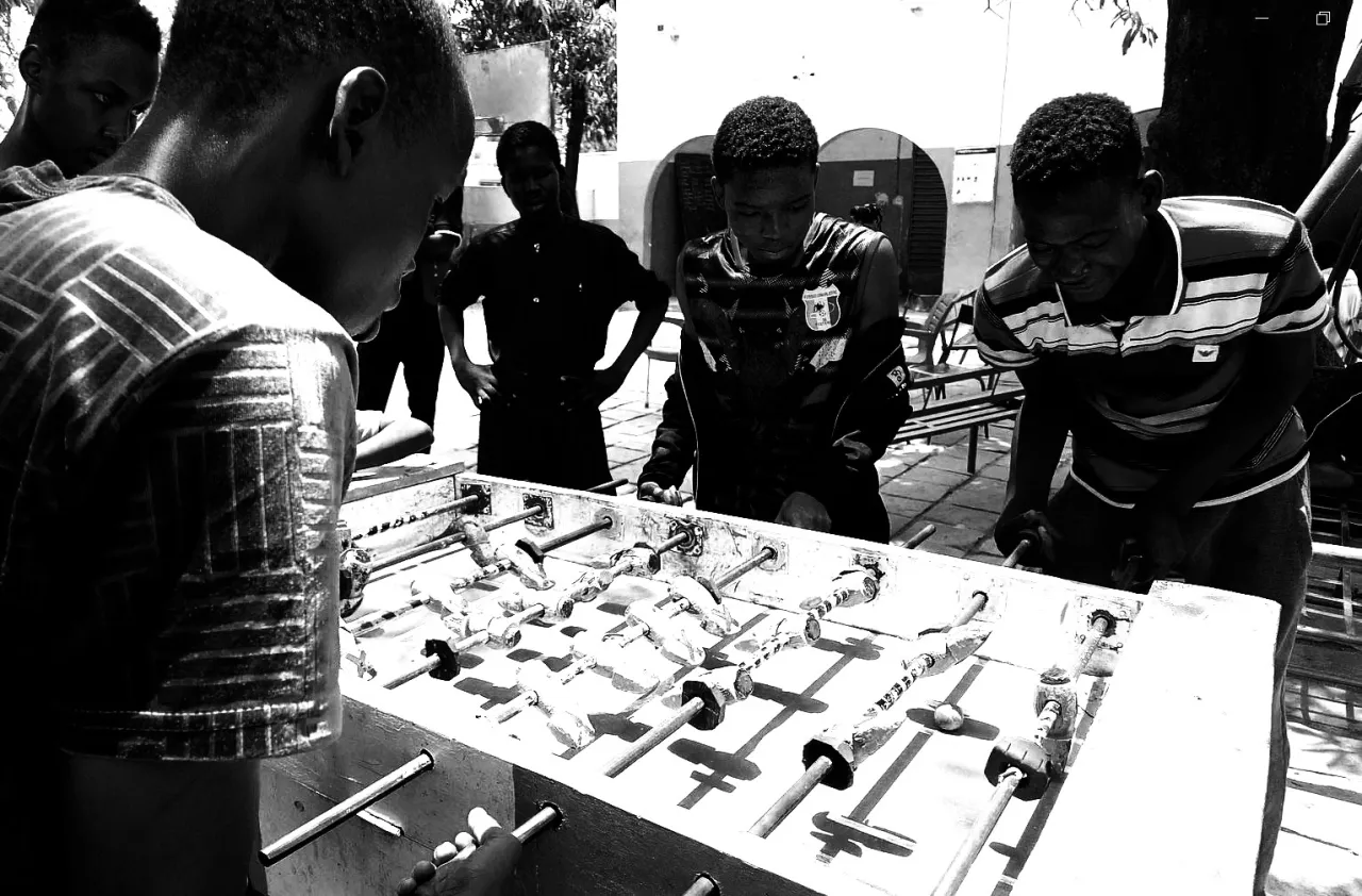 Une partie de babyfoot avec ses amis