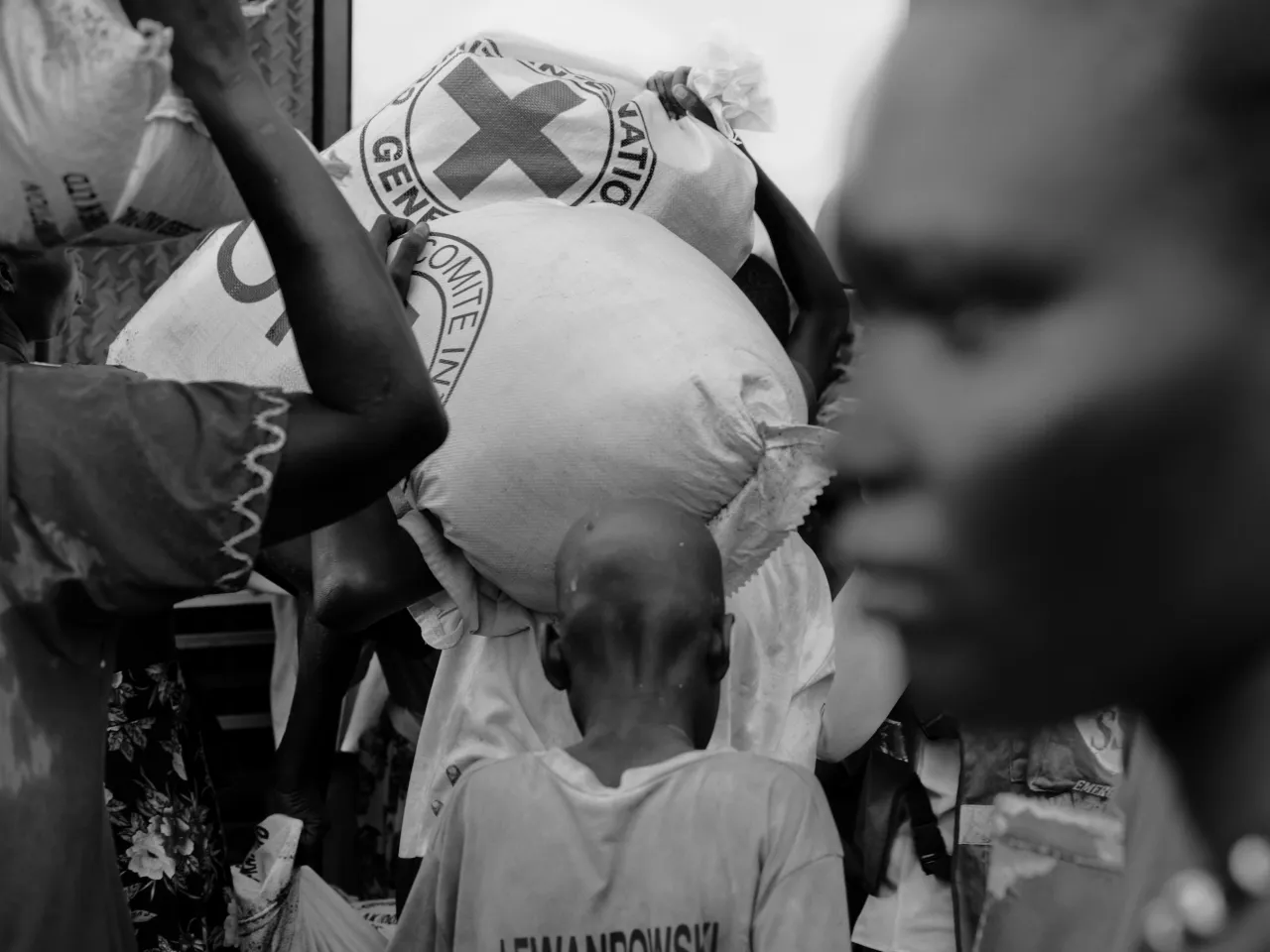 Part of some 1,200 households of returnees the ICRC assisted in Kuajok, Warrap State in September with essential household items. 