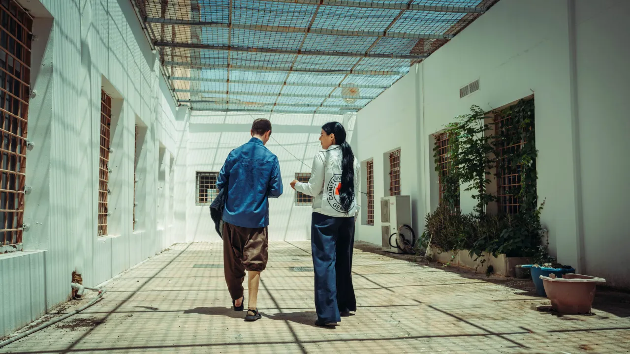 Visiting-detainees-in-Kasnazan-Prison-in-Erbil-Iraq