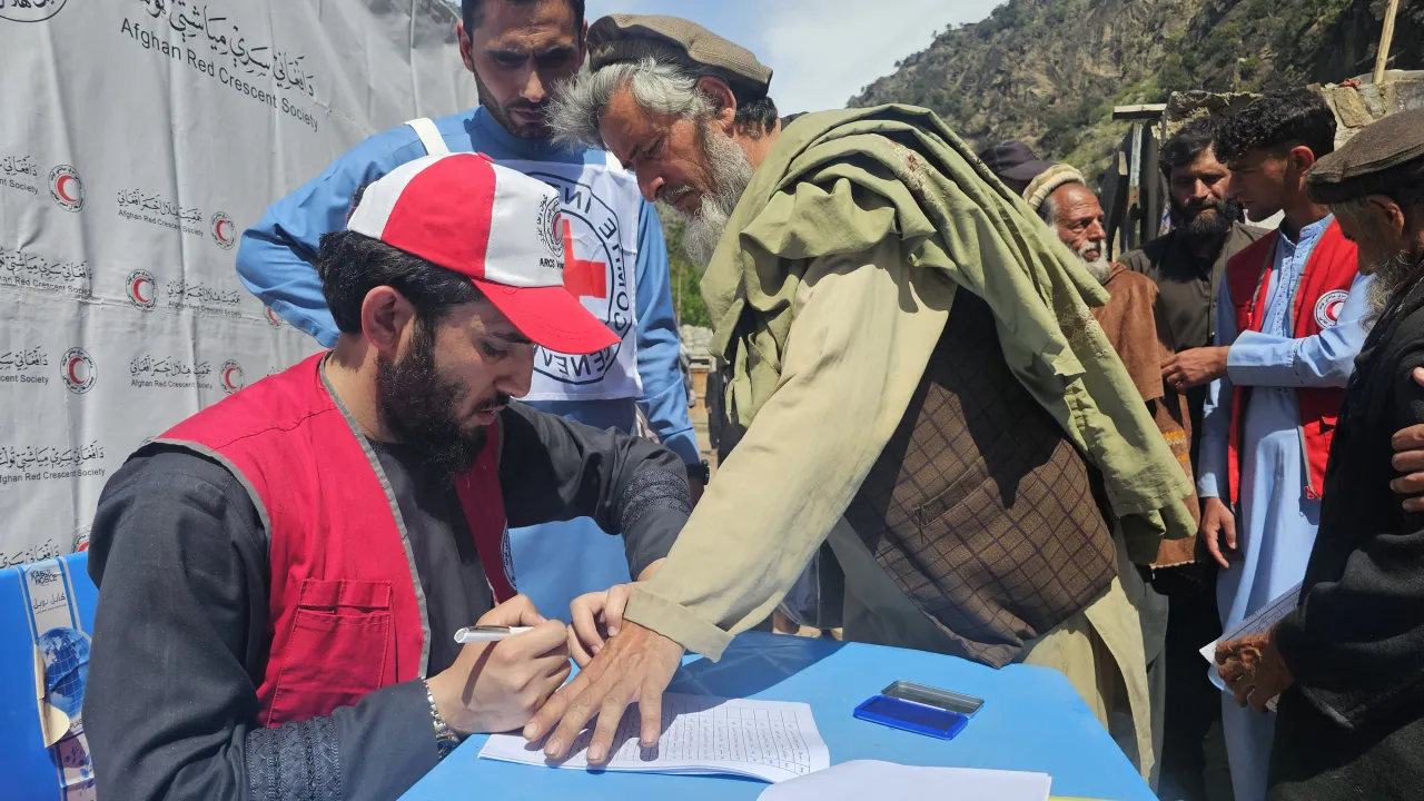 Working together under the Fundamental Principles of the International Red Cross and Red Crescent Movement, the ICRC and ARCS collaborated to respond to urgent needs in inaccessible and vulnerable areas. 