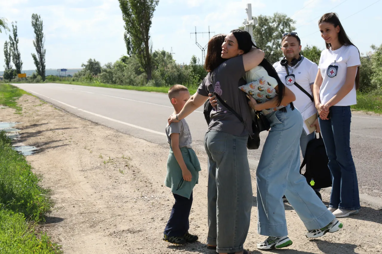 After six years of separation, a mother and her son were reunited through the Safe Cross-Border Passage Programme at the Moldova–Ukraine border.
