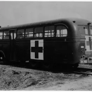 Between Cheonan and Jochiwon. ICRC's medical operating unit for lightly wounded (27 January 1951)
