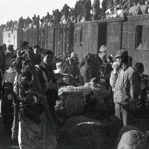 Korean War 1950-1953. Taegu. Korean refugees.
