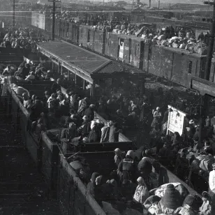  Korean War 1950-1953. Taegu. Korean refugees.