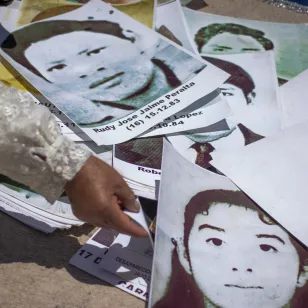 Fotos de personas desaparecidas.