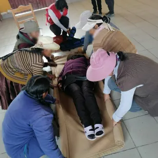 Ciudadanos practican primeros auxilios