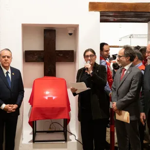 Entrega de la medalla conmemorativa de los Convenios de Ginebra al Inauguración Museo Nacional de la Cruz Roja 