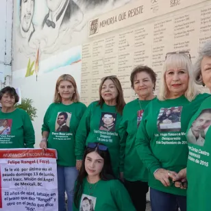 Colectivo Unidos por Nuestros Desaparecidos, en el Jardín de la Memoria