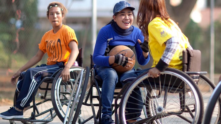Camboya/Baloncesto: superar la discapacidad con rehabilitación y deporte - La historia de Nimal