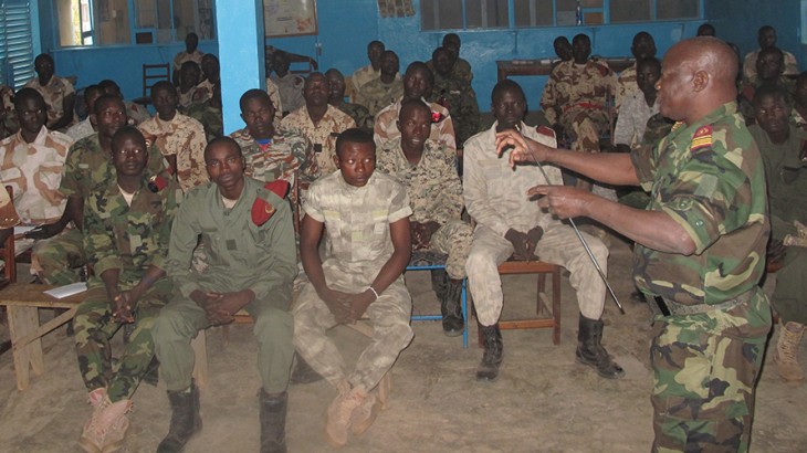 Chad: formación de soldados de Chad sobre las normas de la guerra