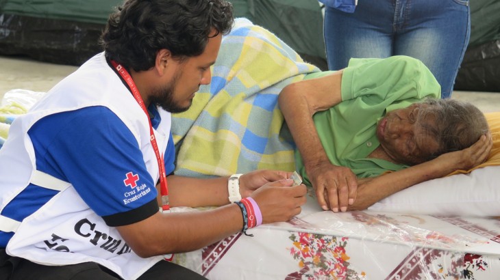 Ecuador tras el terremoto: restablecer el contacto entre familiares para aliviar la angustia