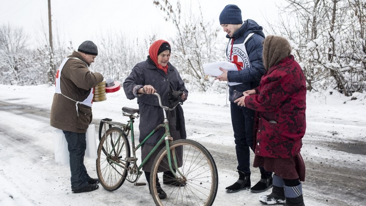 Ukraine: In 2017, ICRC helped thousands of people affected by Donbas conflict