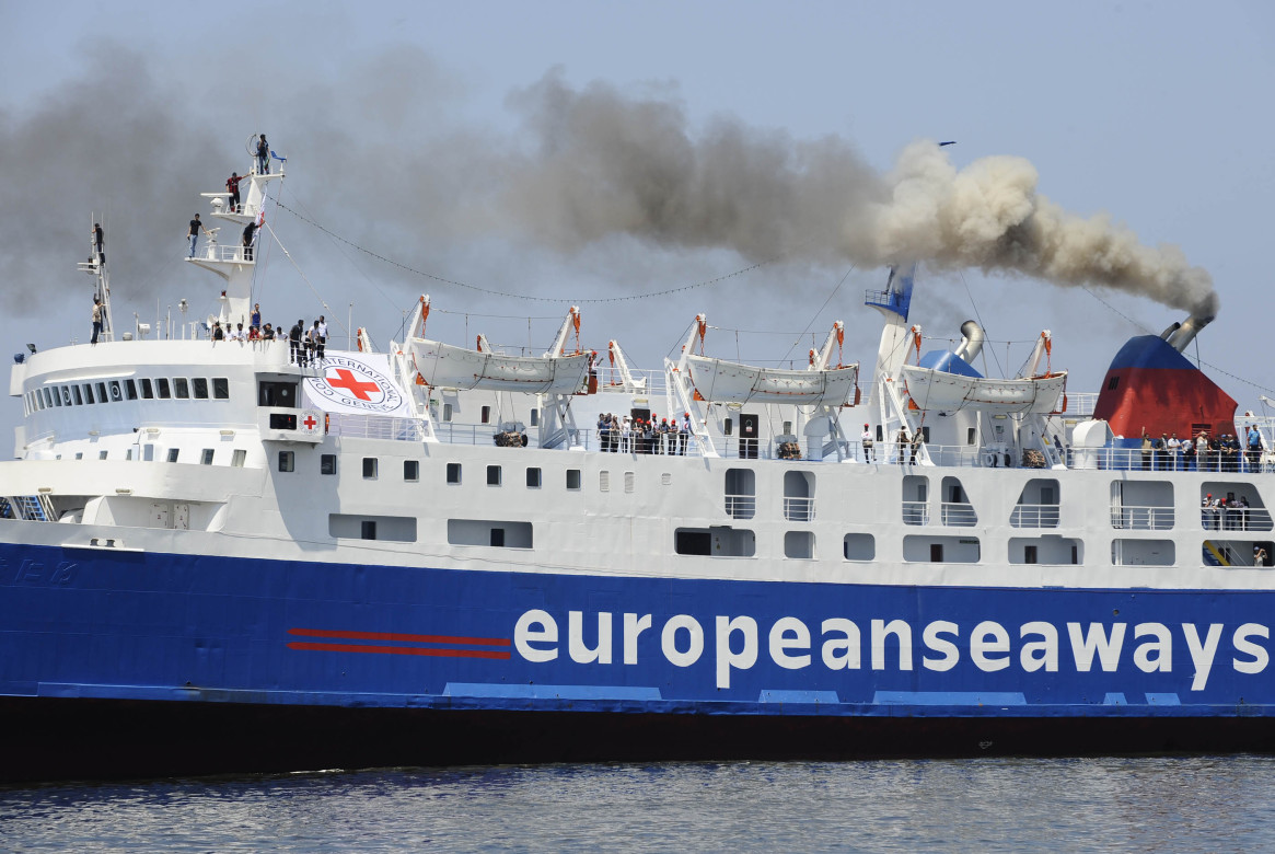 2011年6月24日， “尤尼斯” 客轮缓缓驶入杰里亚娜港。