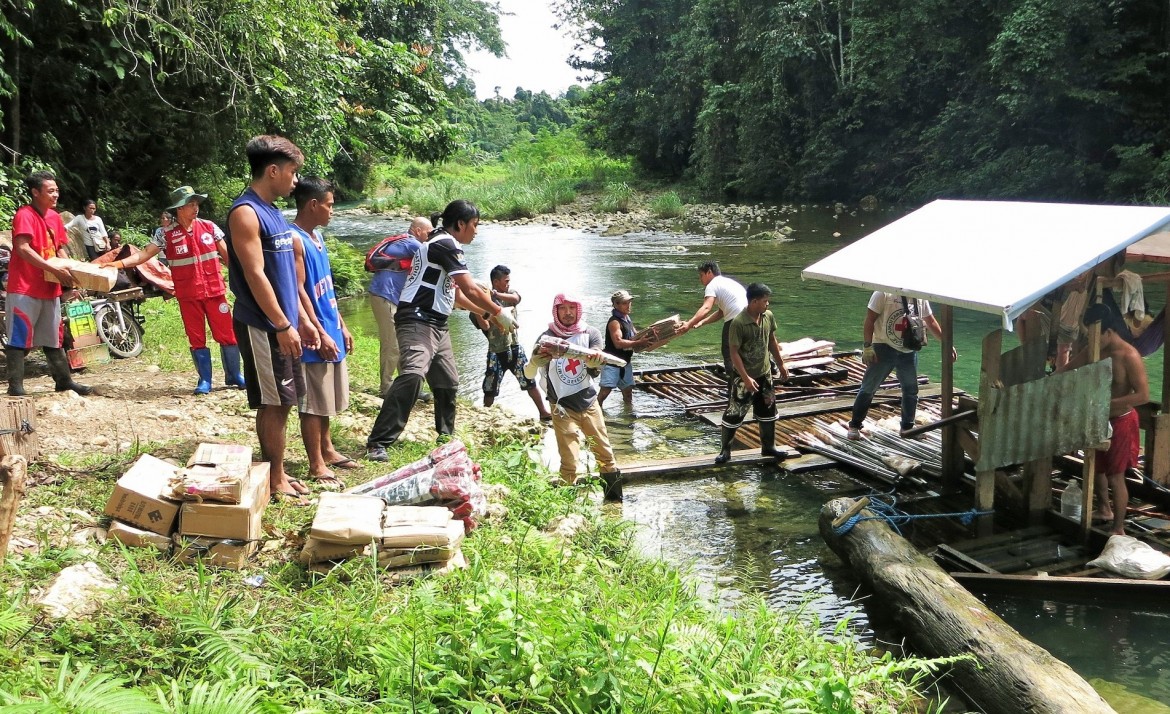 Photo gallery: Displaced families in Surigao del Sur receive farm