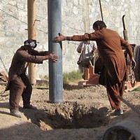 阿富汗：红十字国际委员会培训社区居民管理供水系统