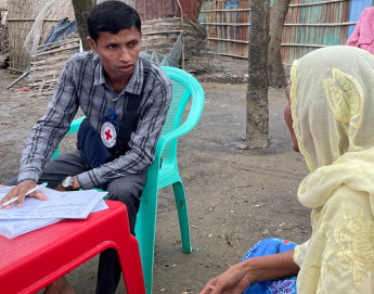 Myanmar: ICRC helps families trace and connect with missing loved ones