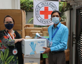 Bangladesh: ICRC donates body bags, PPE items to ensure dignified handling of COVID-19 deceased