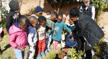 Garden of hope: ICRC and Mzanzi Organics team up to address food crisis 