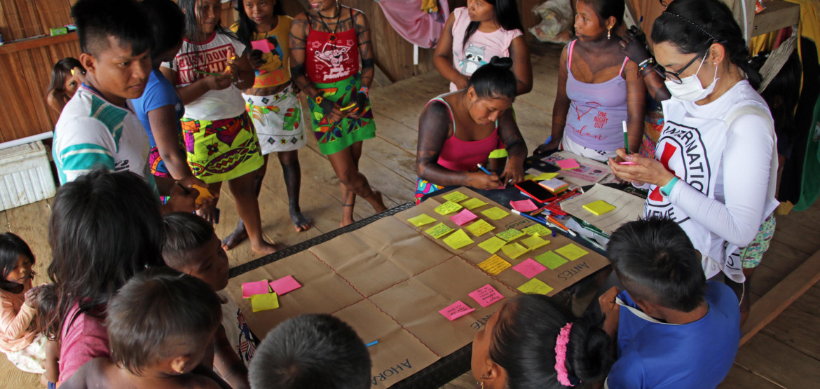 Colombia: agua y aulas para comunidades indígenas de Chocó en zonas de conflicto