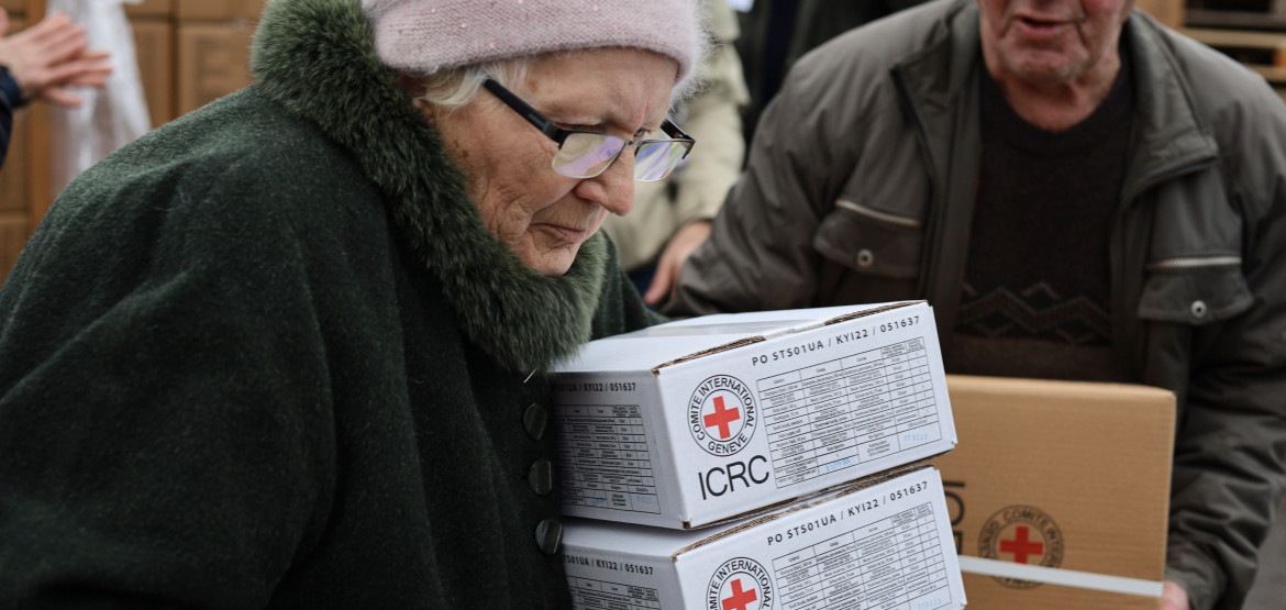Ukraine: As fighting intensifies around Kharkiv, ICRC increases support for displaced people